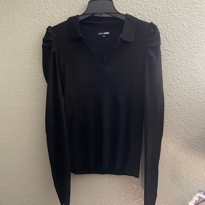 Long sleeve with collar.